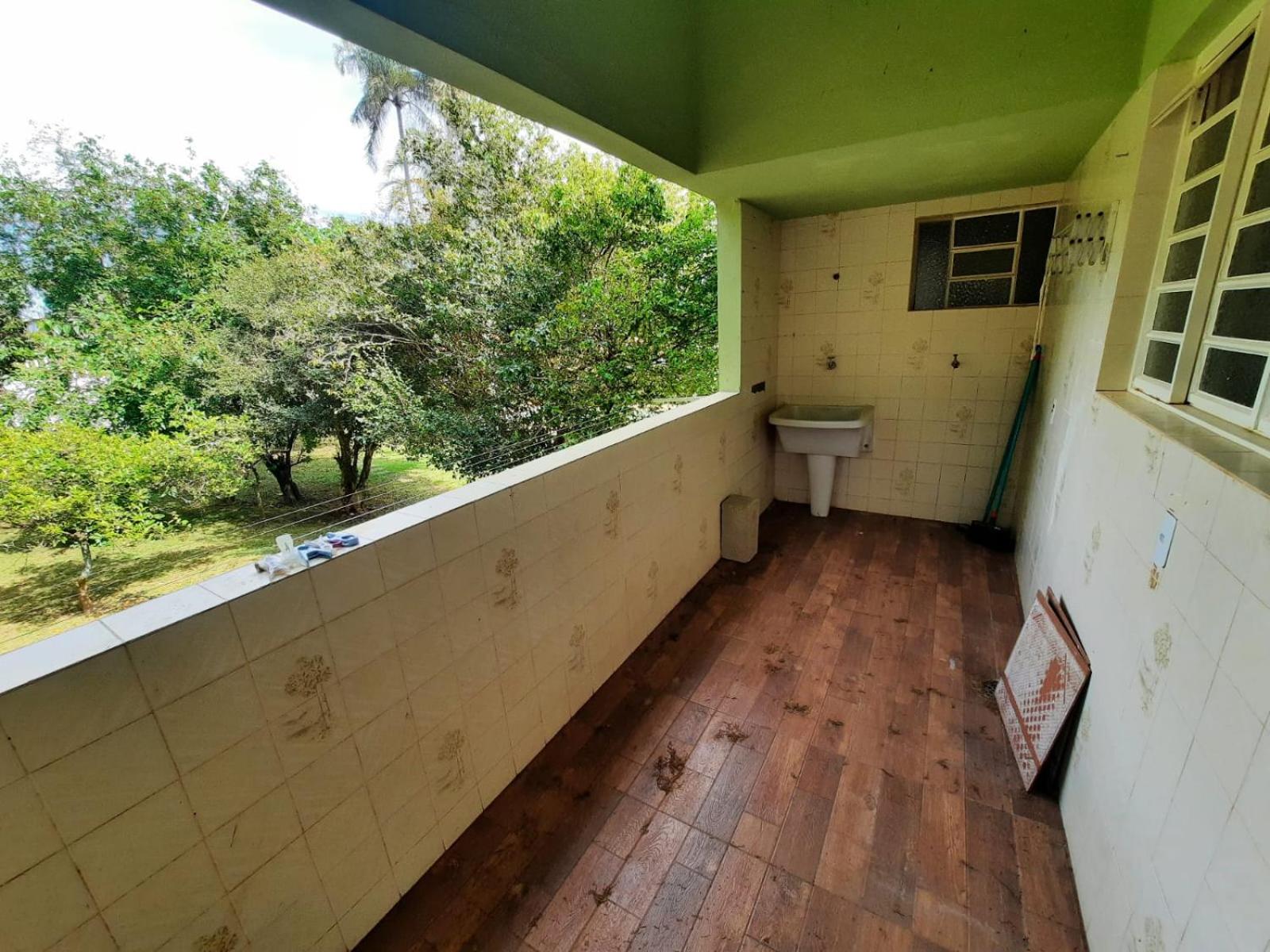 linda chácara com casa principal pomar & piscina