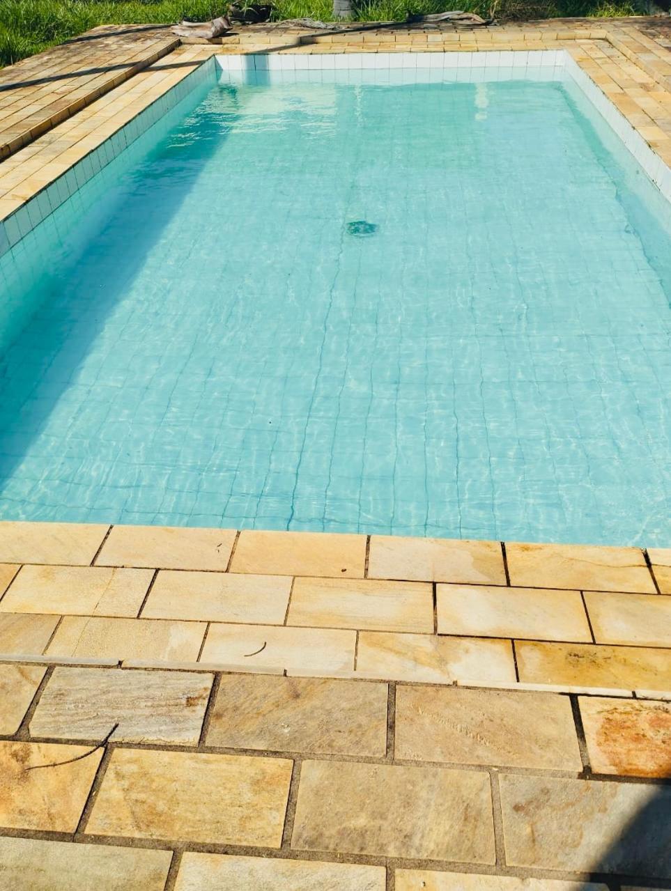 linda chácara com casa principal pomar & piscina