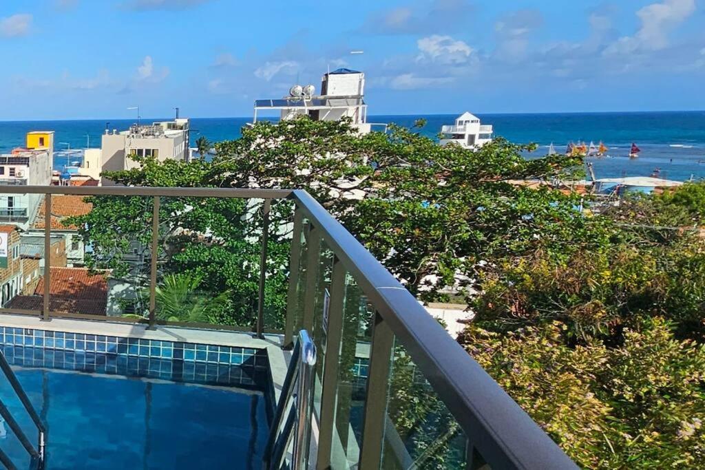 Flat com Rooftop à 100metros das Piscinas Naturais