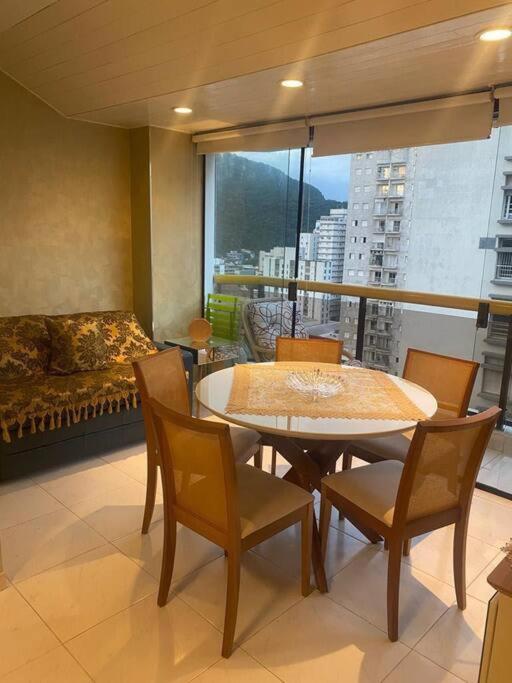 Flat guaruja Pitangueiras vista mar 150Mts praia