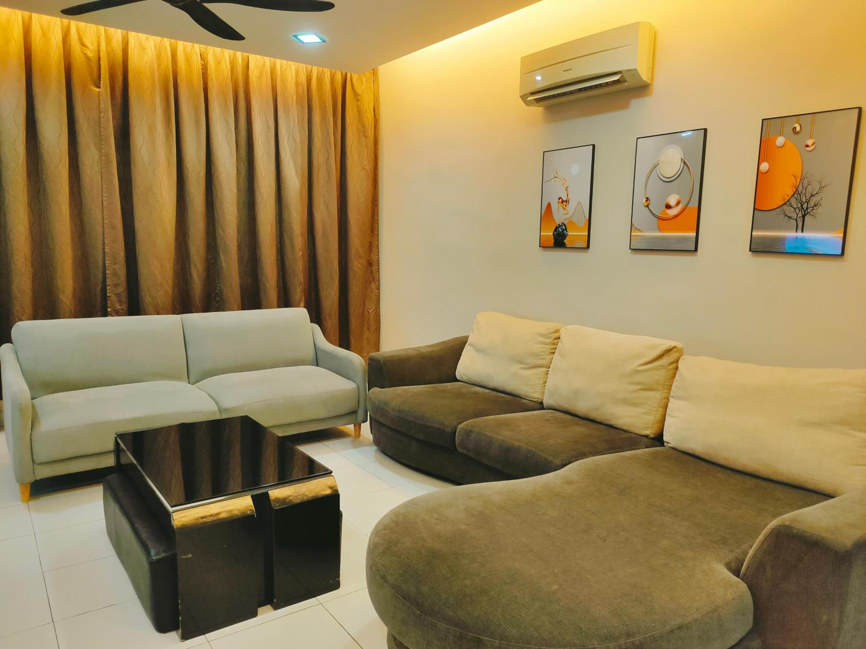 Maison Inn - Affordable Sleeps 6 to 13 near Tebrau AEON & Toppen