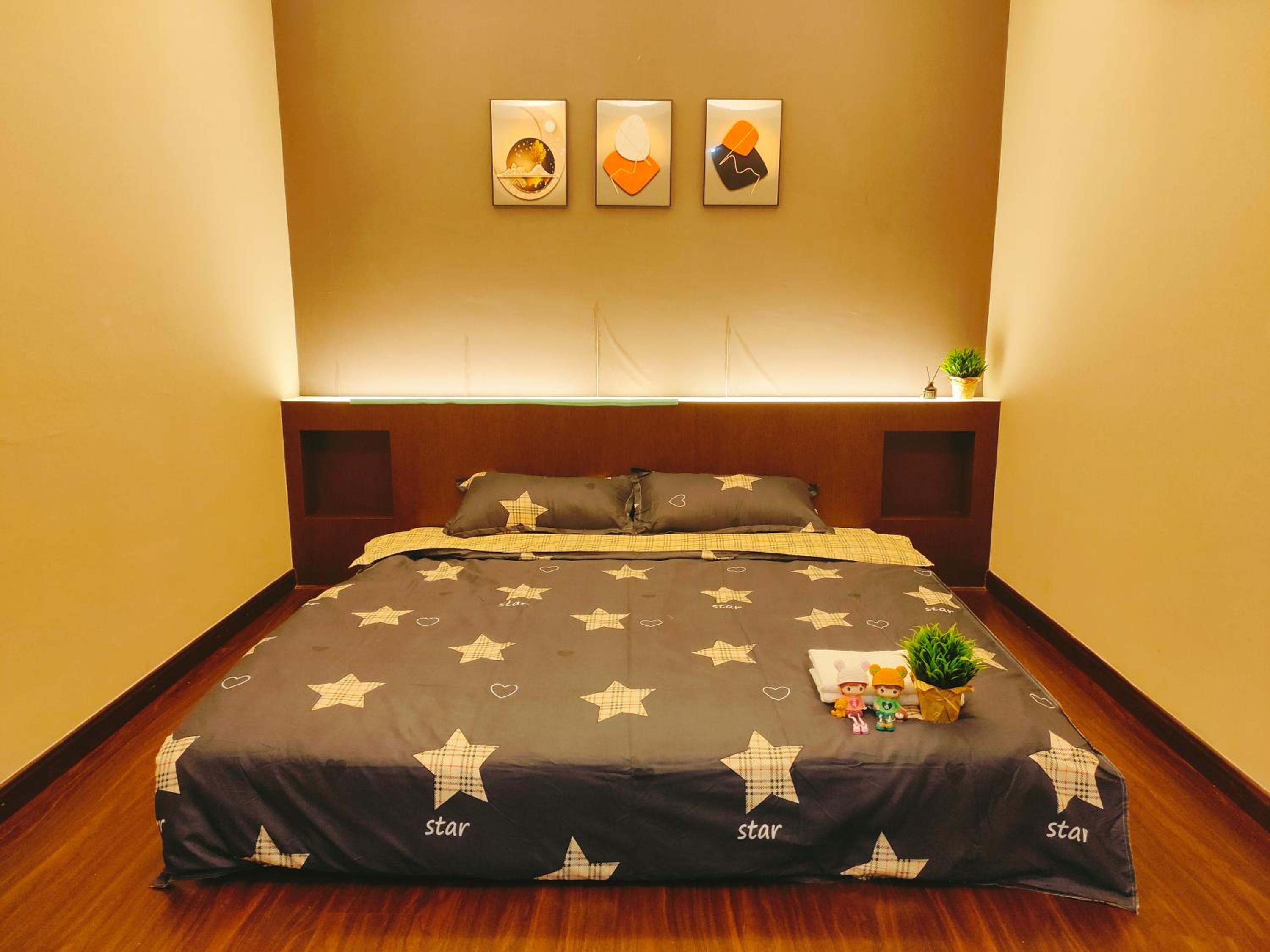 Maison Inn - Affordable Sleeps 6 to 13 near Tebrau AEON & Toppen