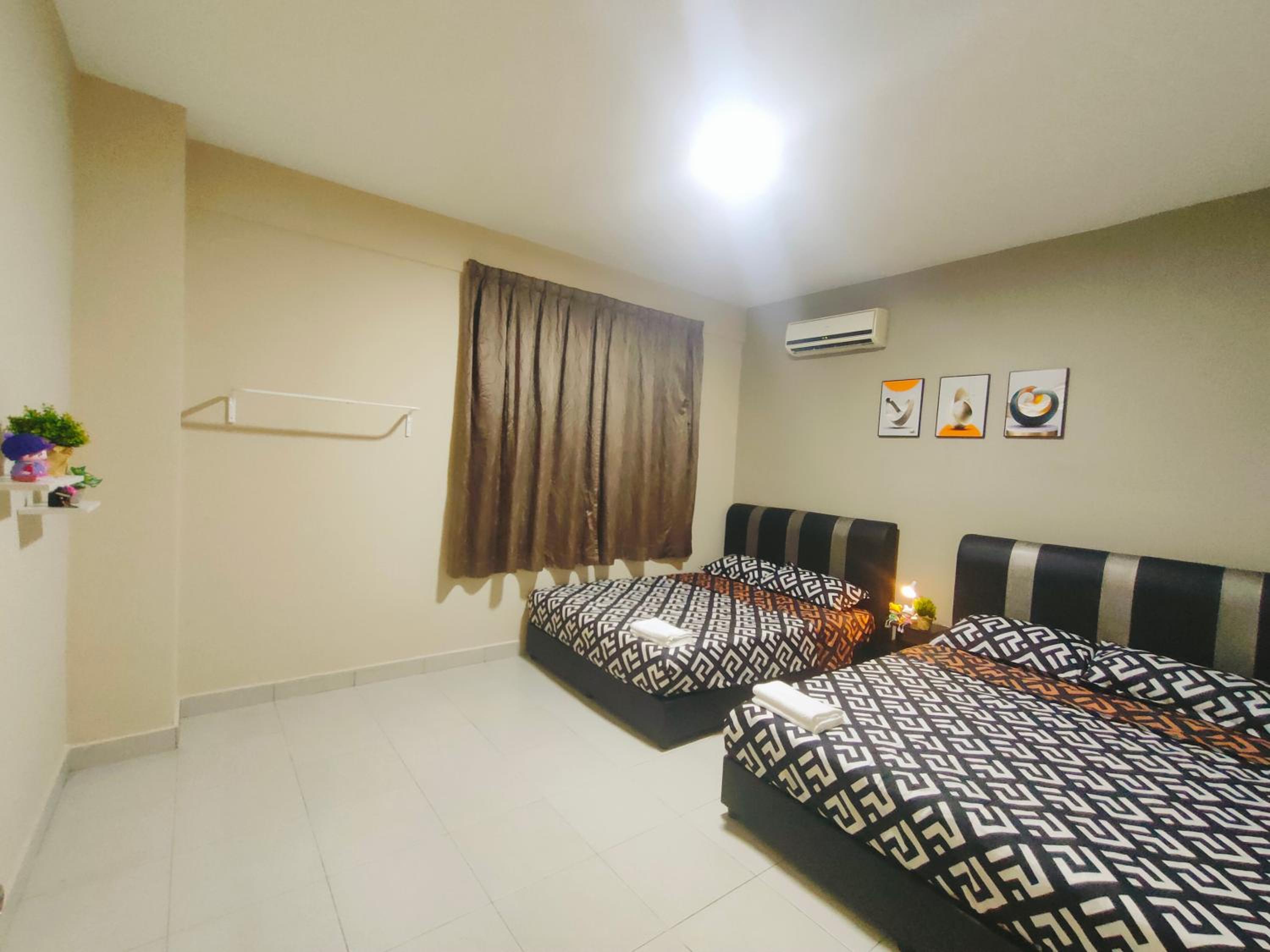 Maison Inn - Affordable Sleeps 6 to 13 near Tebrau AEON & Toppen