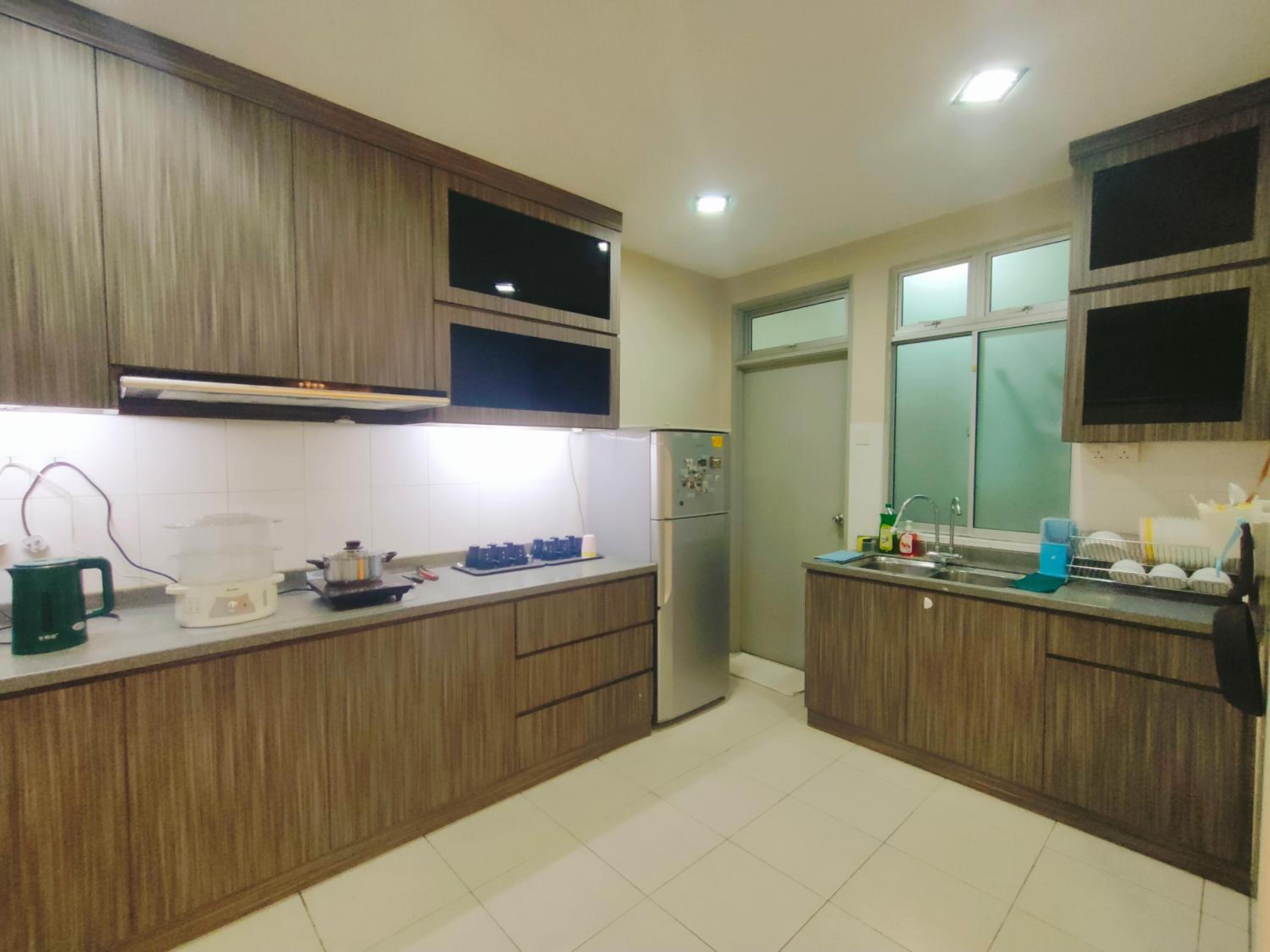 Maison Inn - Affordable Sleeps 6 to 13 near Tebrau AEON & Toppen