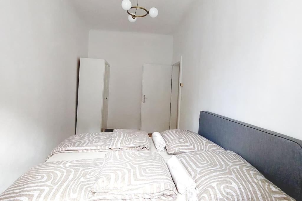 Central & Spacious CheckInVienna Apartment