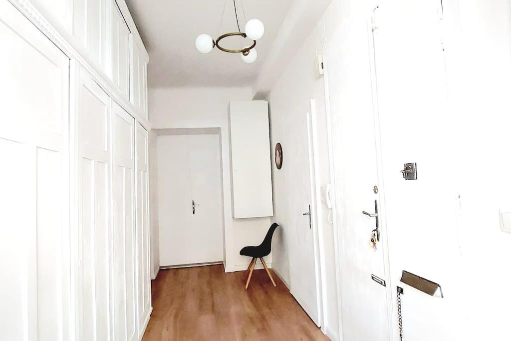 Central & Spacious CheckInVienna Apartment