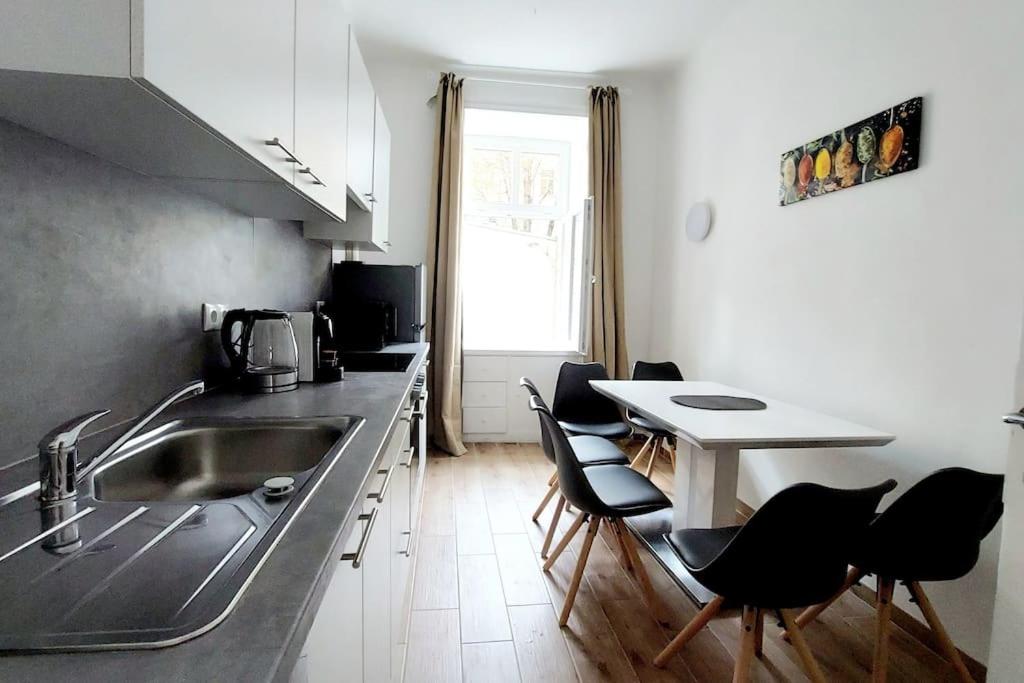 Central & Spacious CheckInVienna Apartment