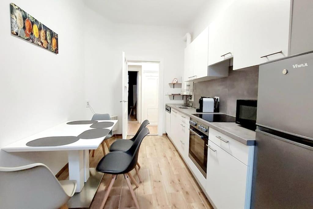 Central & Spacious CheckInVienna Apartment