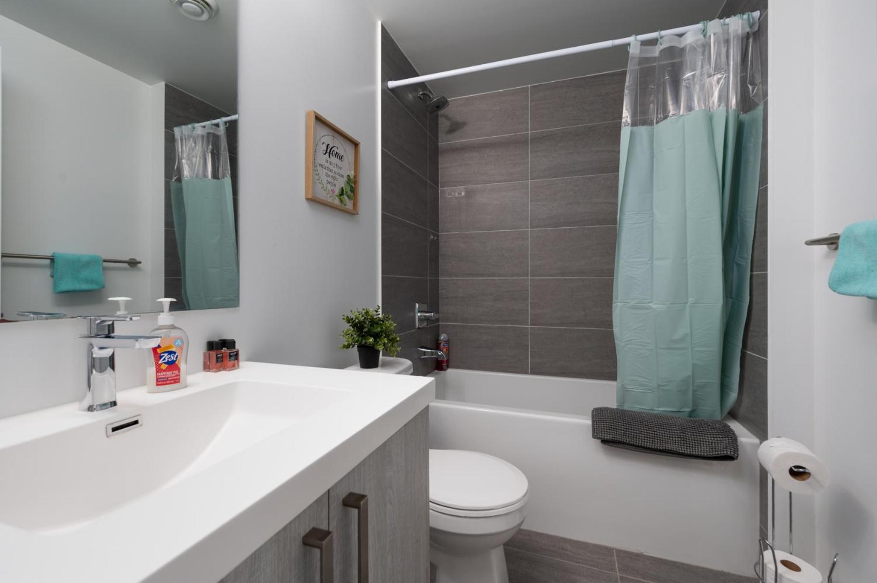 Luxury Condo in Toronto Downtown Core, Eaton Center!!