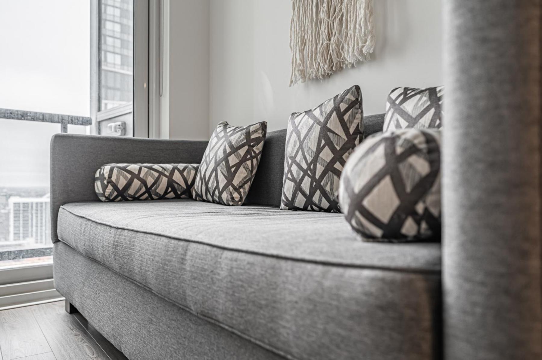 Luxury Condo in Toronto Downtown Core, Eaton Center!!