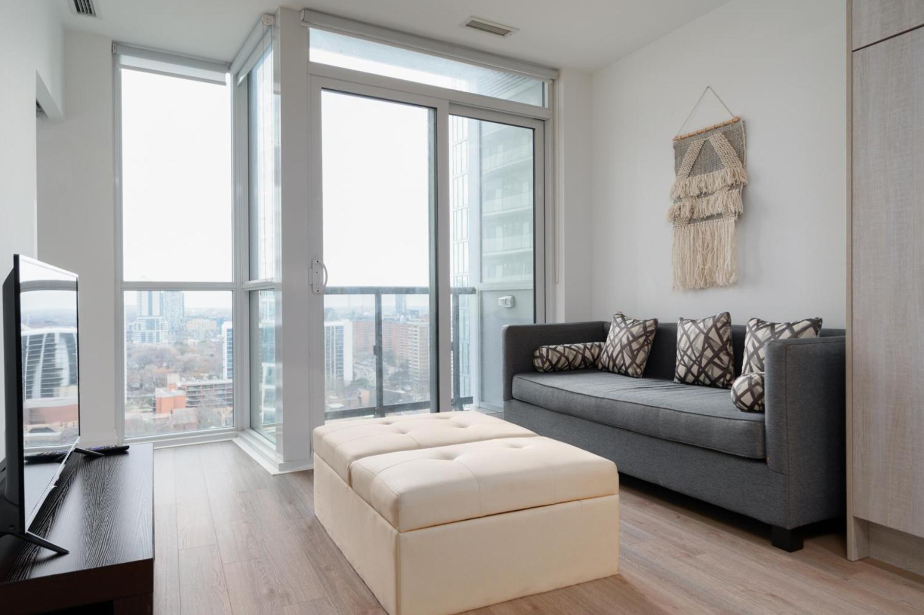 Luxury Condo in Toronto Downtown Core, Eaton Center!!