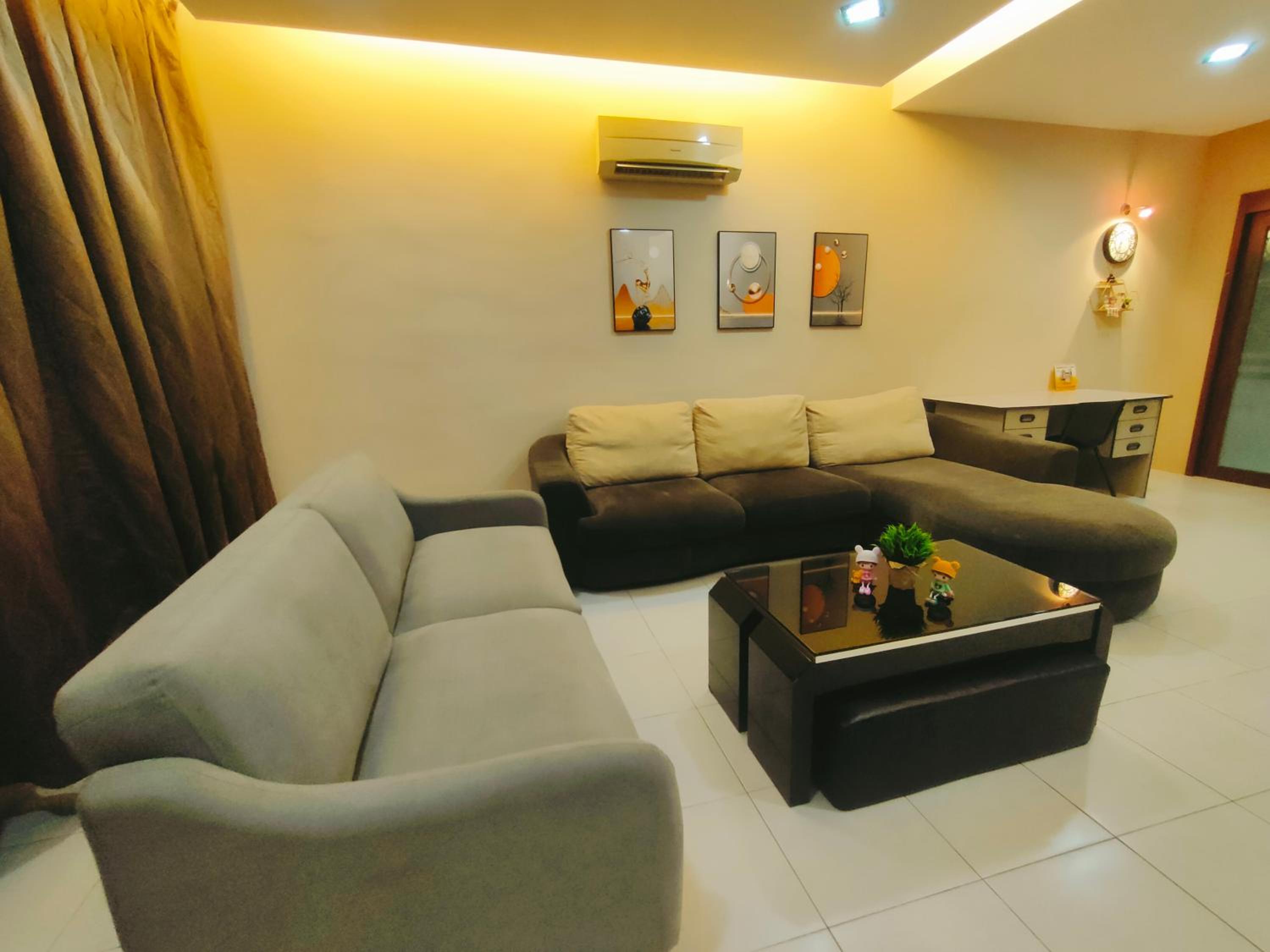 Maison Inn - Affordable Sleeps 6 to 13 near Tebrau AEON & Toppen