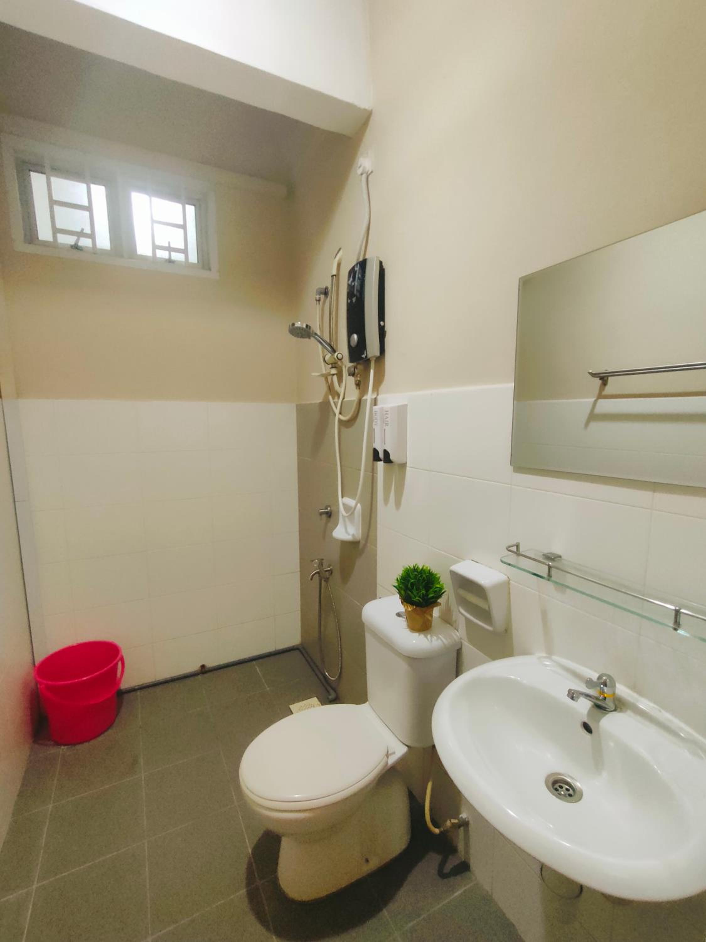 Maison Inn - Affordable Sleeps 6 to 13 near Tebrau AEON & Toppen