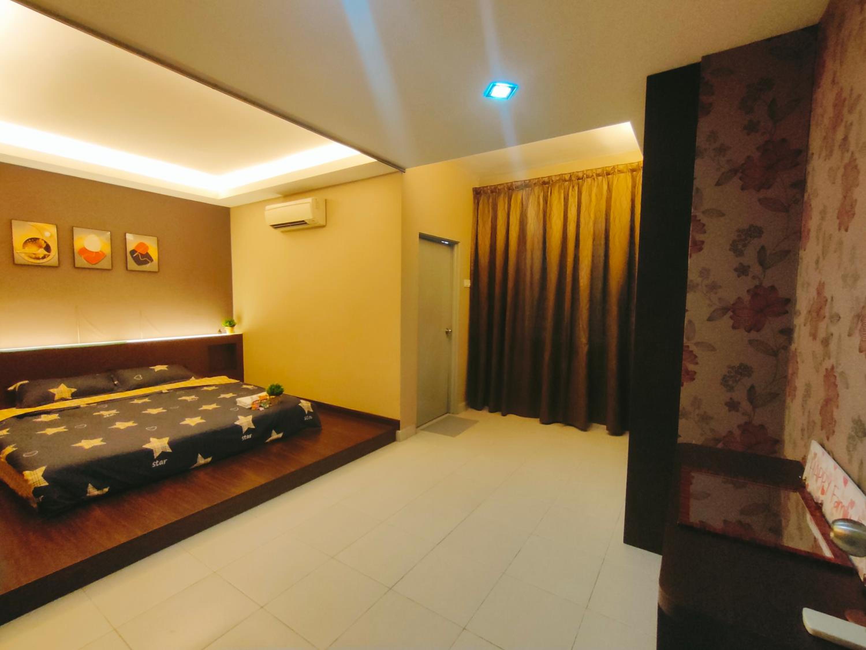 Maison Inn - Affordable Sleeps 6 to 13 near Tebrau AEON & Toppen