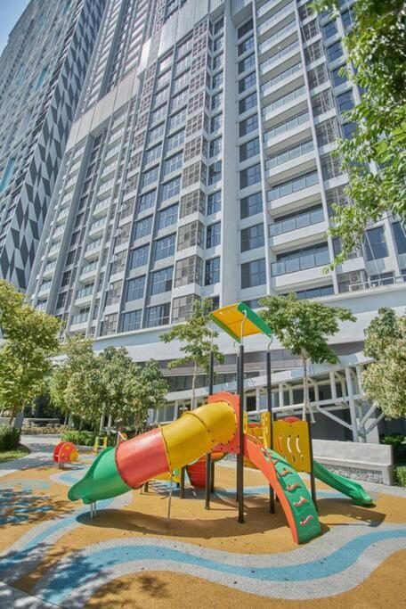 Cozy Skyline Retreat at Trion KL, Level 63