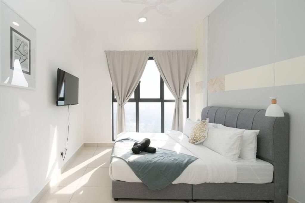 Cozy Skyline Retreat at Trion KL, Level 63