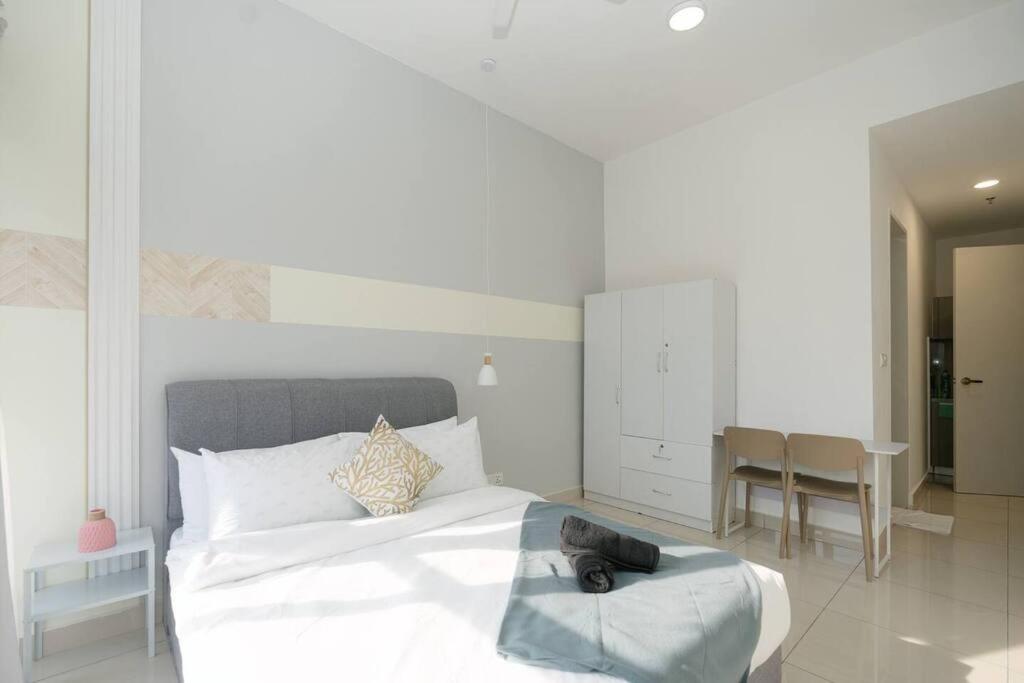 Cozy Skyline Retreat at Trion KL, Level 63