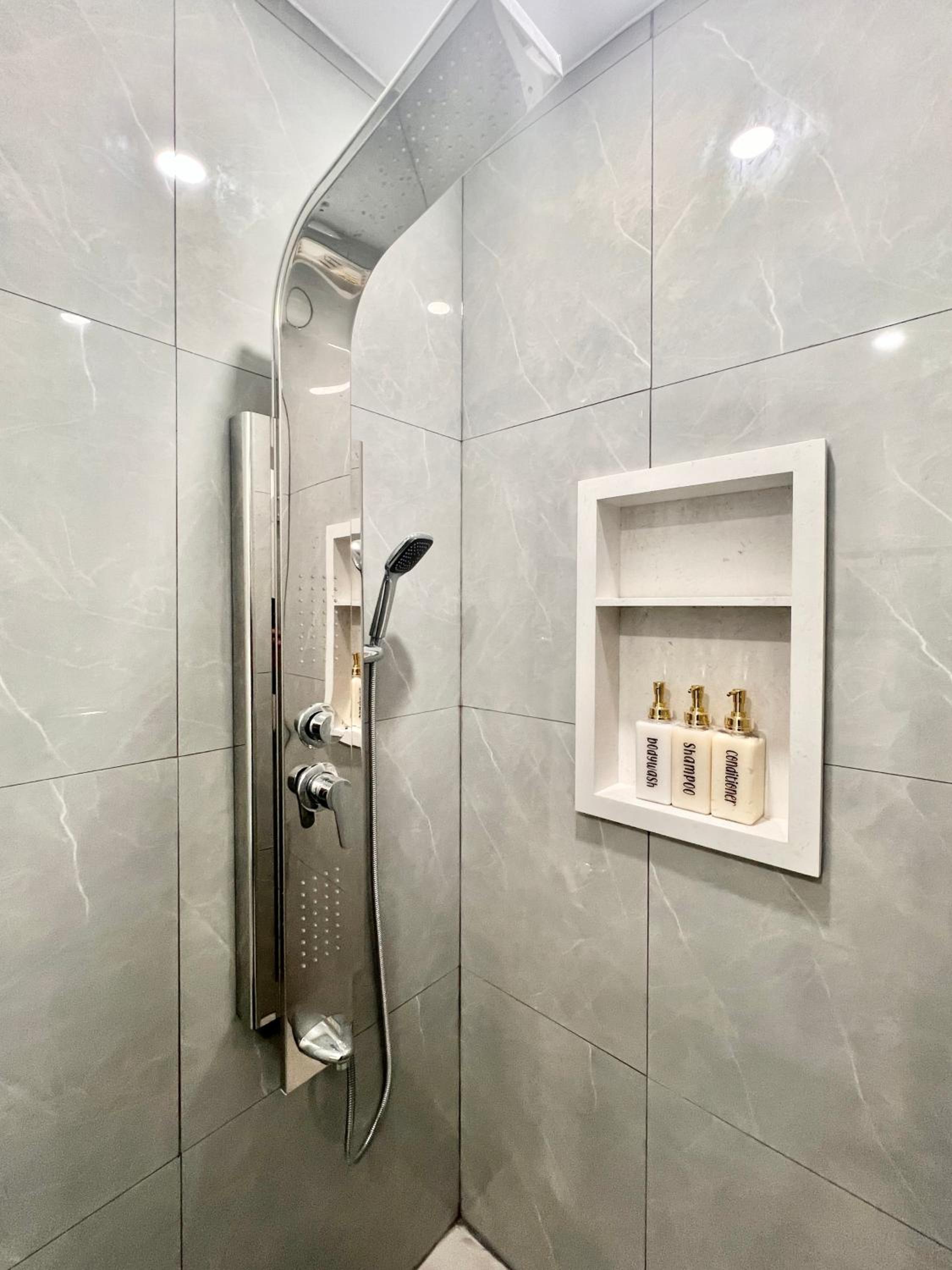 Upgraded Rooms with Bath 7-min to Subway Near Downsview Rogers Stadium