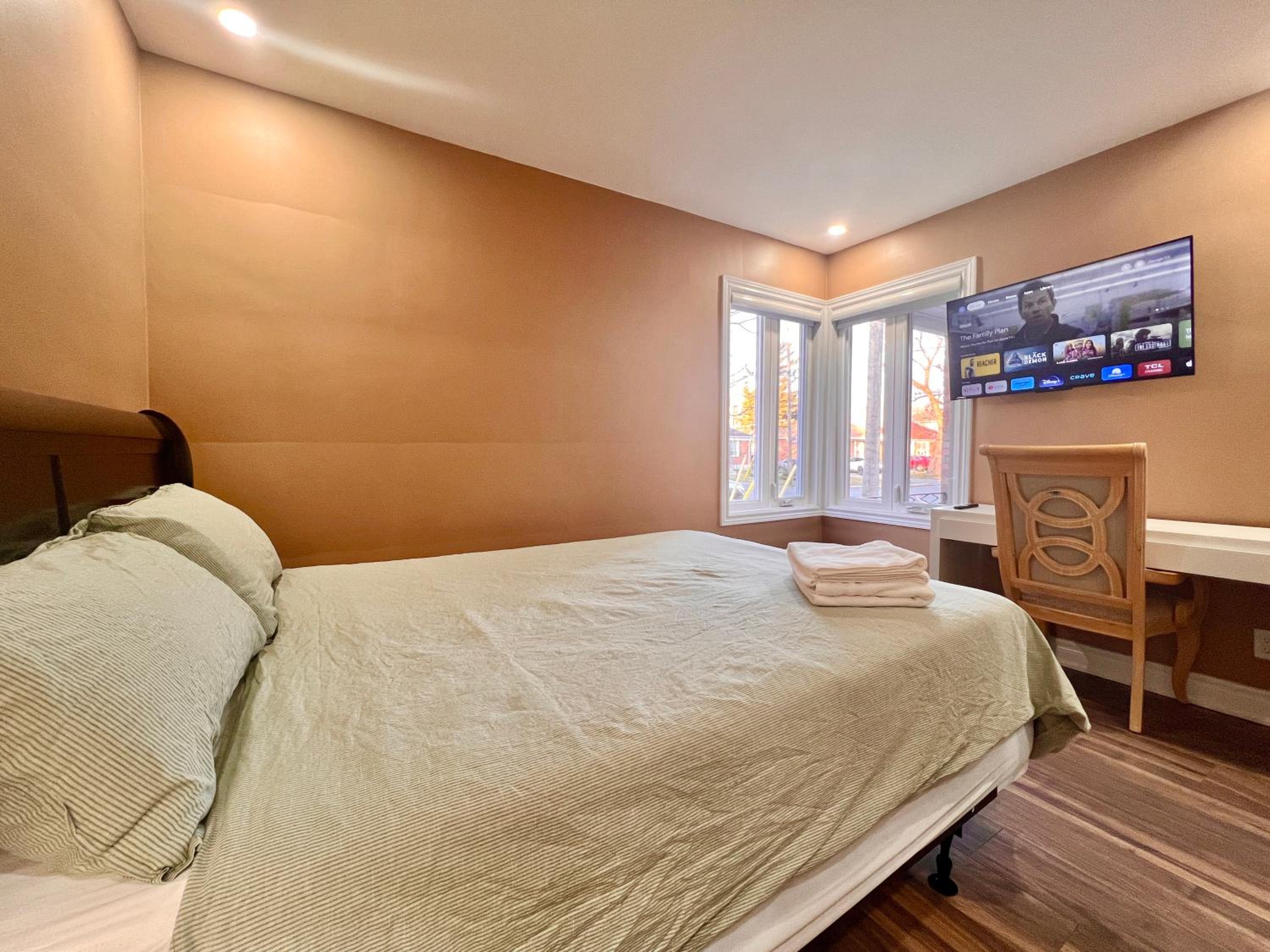 Upgraded Rooms with Bath 7-min to Subway Near Downsview Rogers Stadium