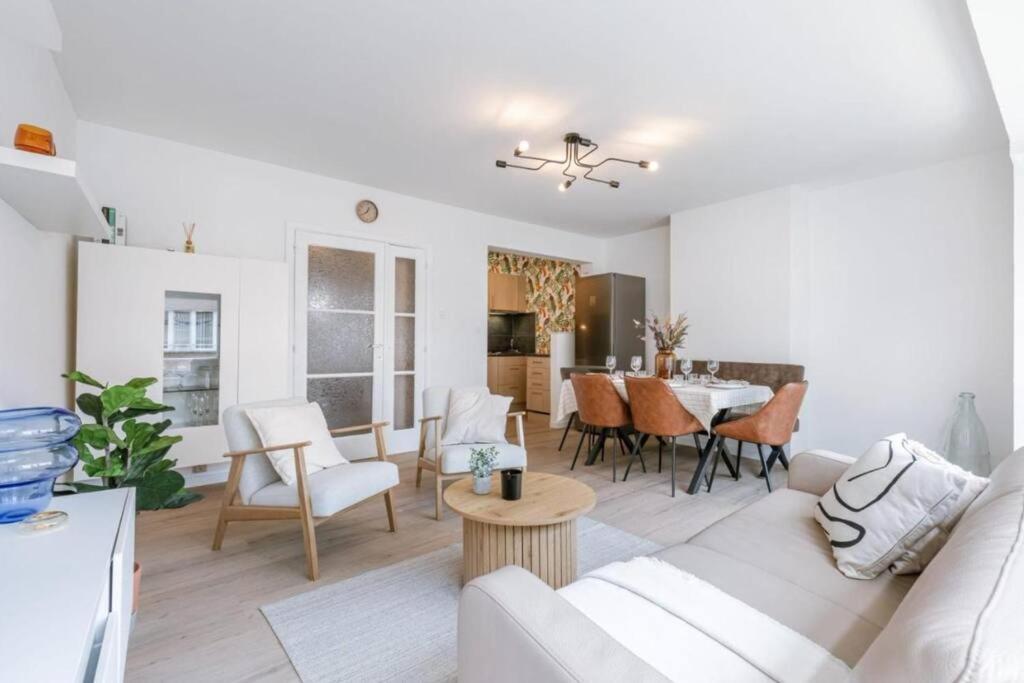 Hugo by the harbor, light-filled and centrally located apartment - free parking