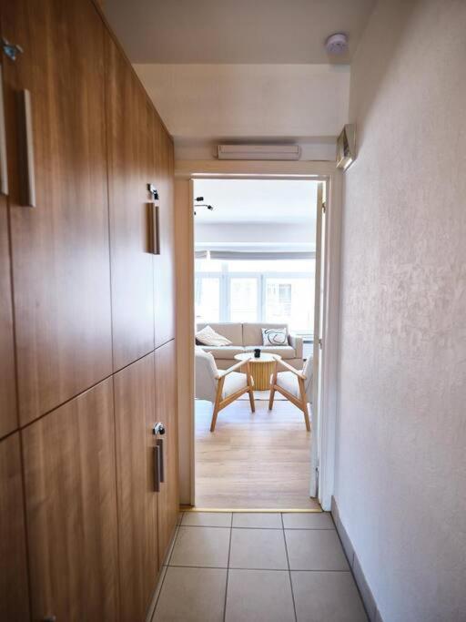 Hugo by the harbor, light-filled and centrally located apartment - free parking