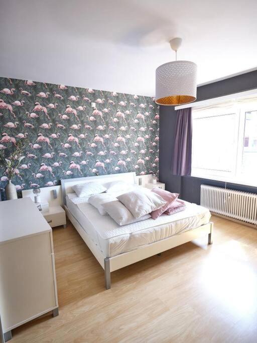 Hugo by the harbor, light-filled and centrally located apartment - free parking
