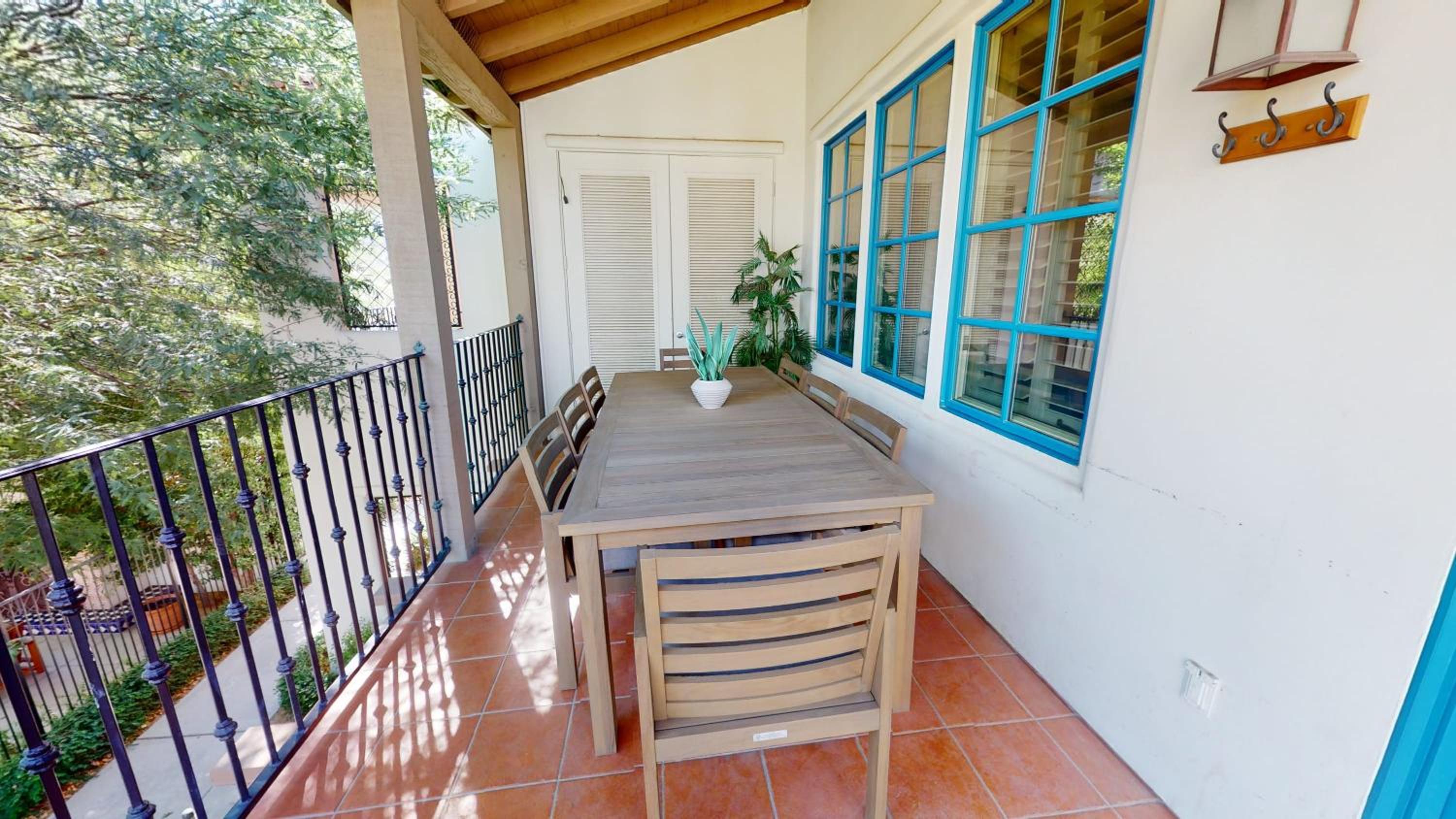 Hotel Lv105 Upstairs 1 Bedroom Overlooking The Pool