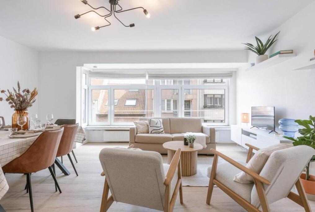 Hugo by the harbor, light-filled and centrally located apartment - free parking