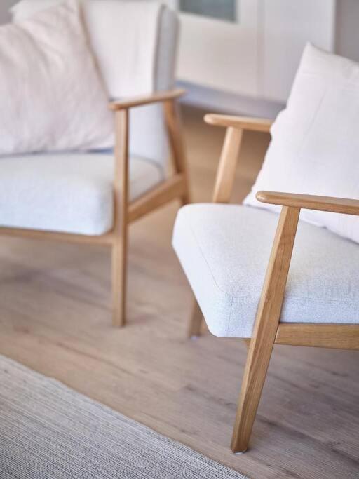 Hugo by the harbor, light-filled and centrally located apartment - free parking