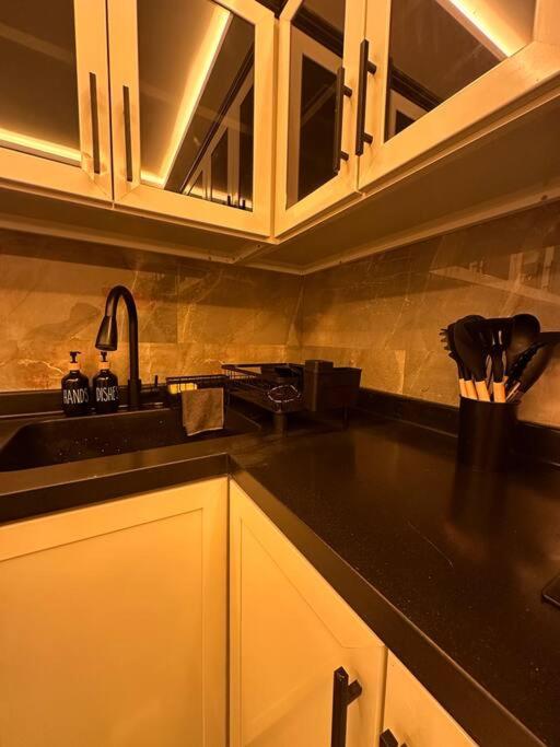 Luxury 1BD Apartment in Al-Sahafa