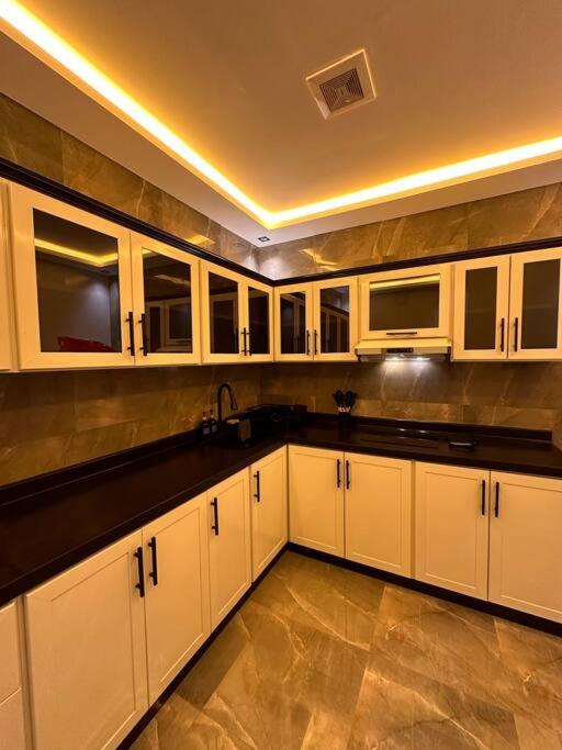 Luxury 1BD Apartment in Al-Sahafa
