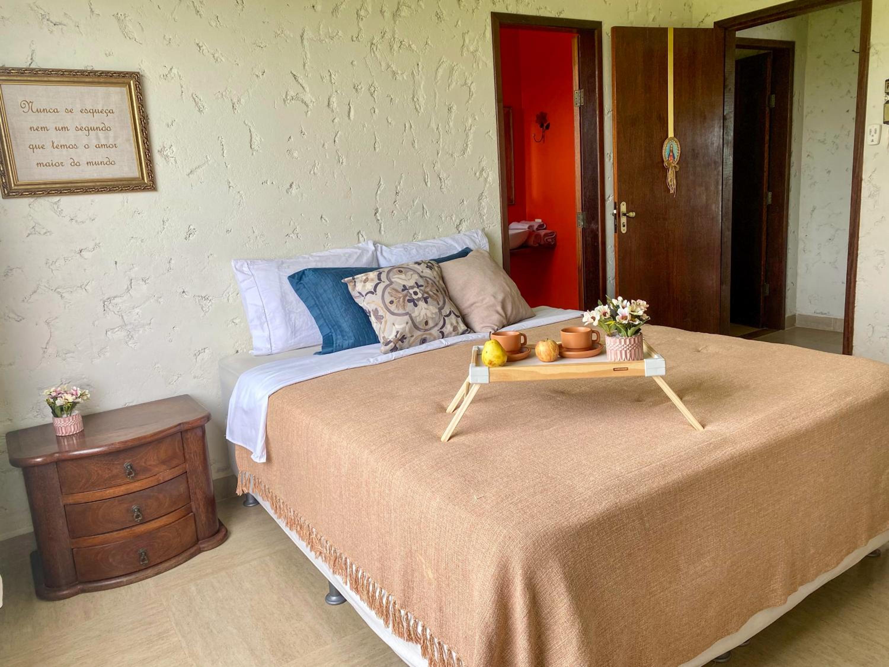 Casa em ponto turístico de Carrancas, com PISCINA, VISTA de Cinema, 3 Suítes, cozinha EQUIPADA, NATUREZA exuberante, acesso à represa