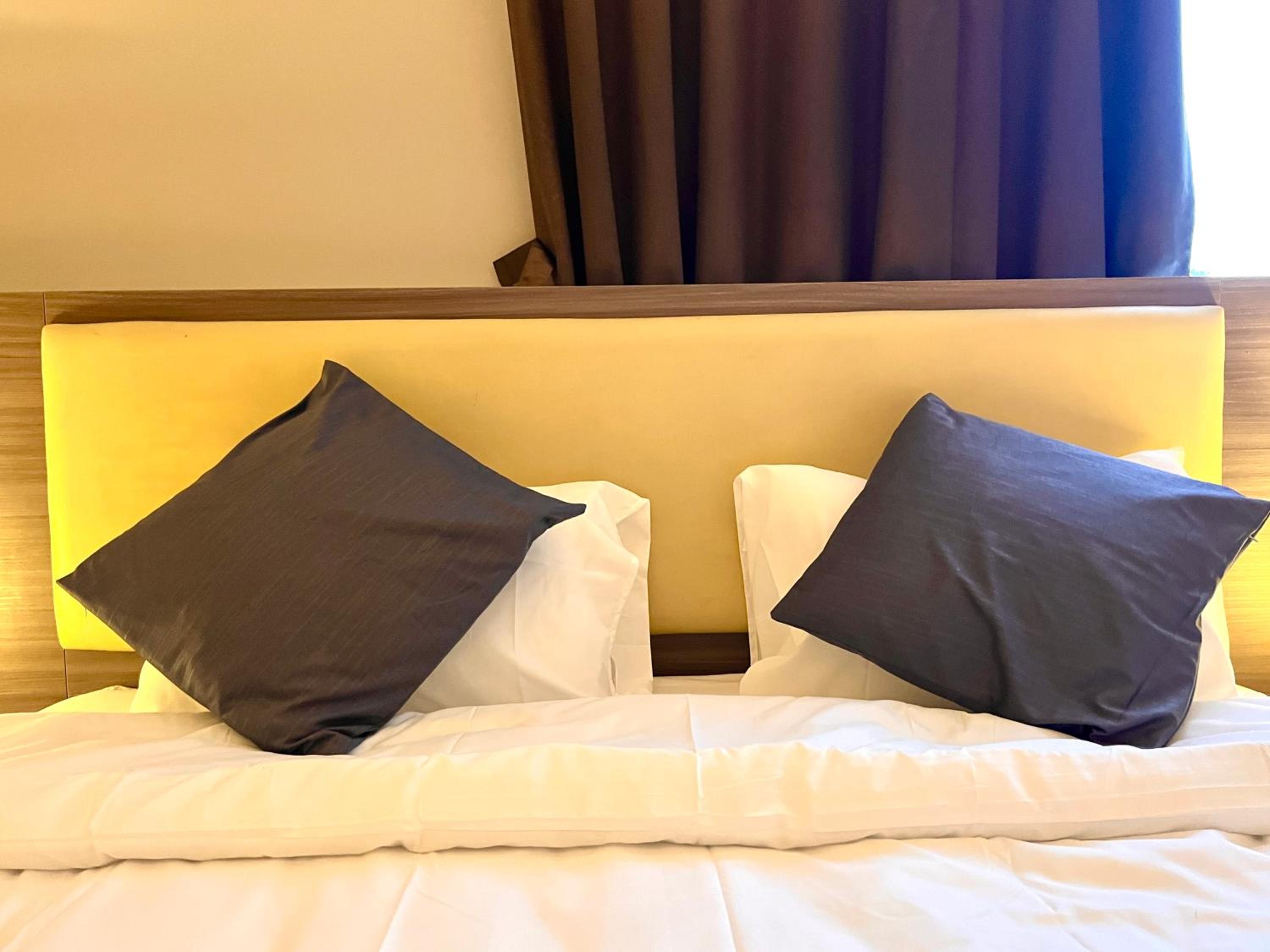 HillMark Suites