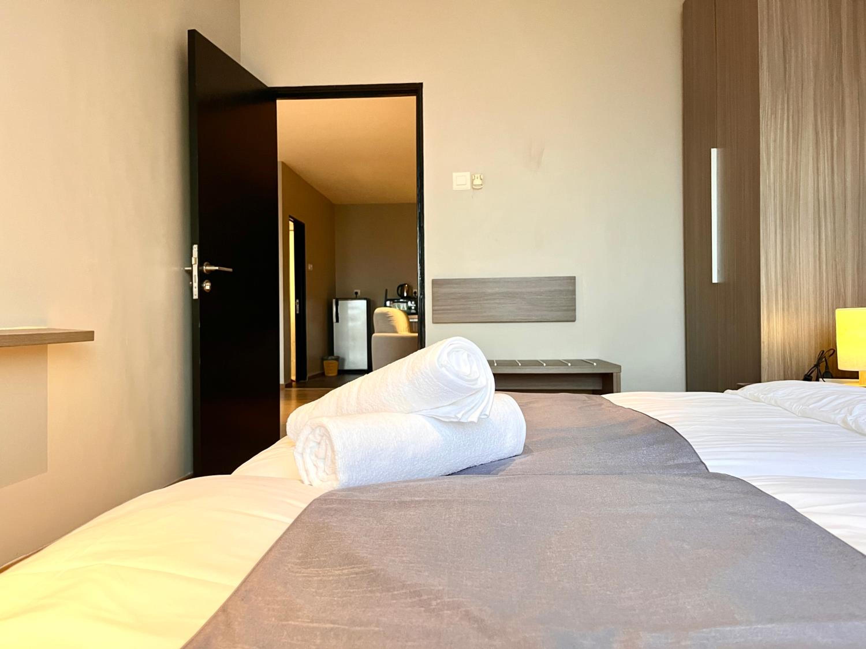 HillMark Suites