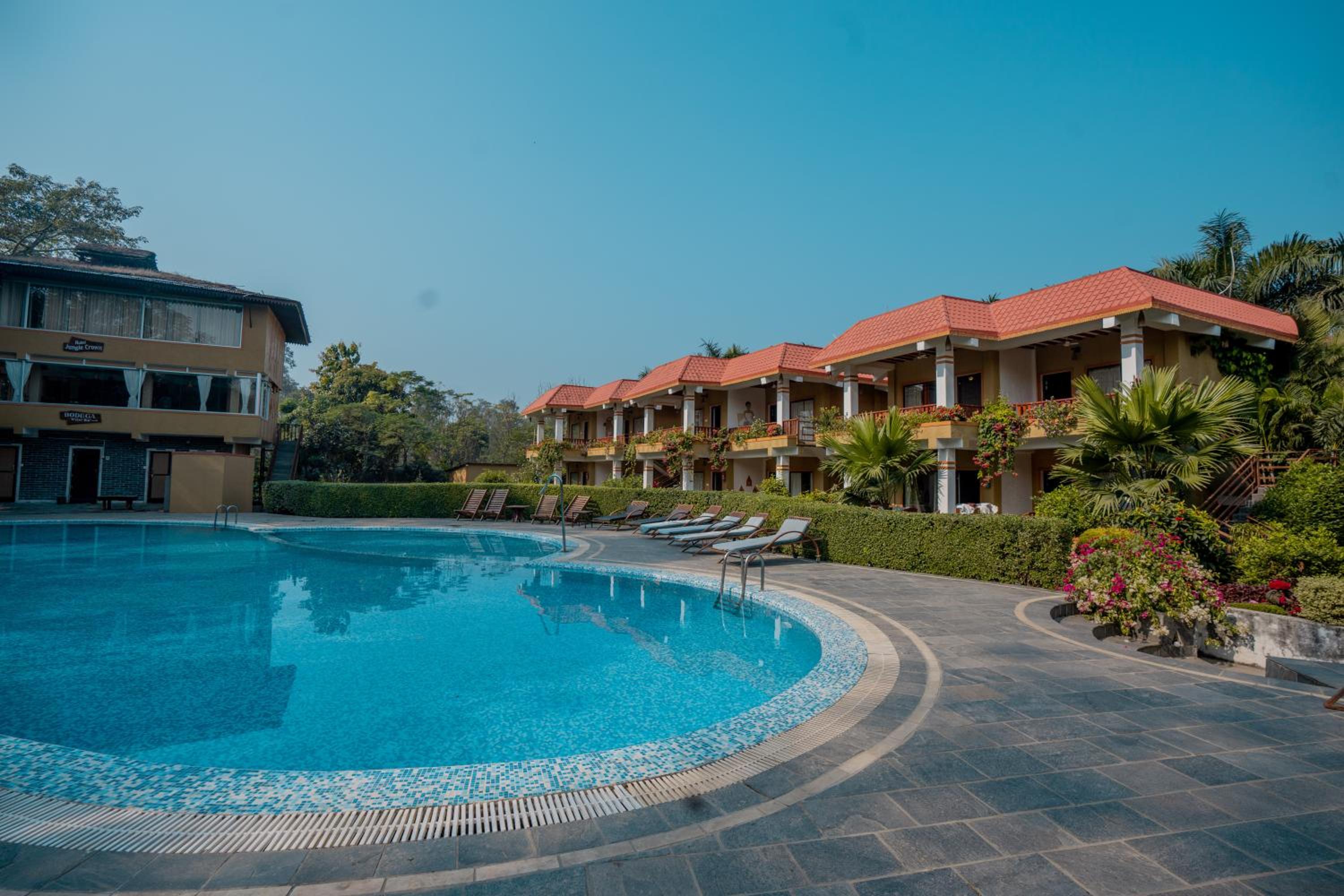 Hotel Jungle Crown