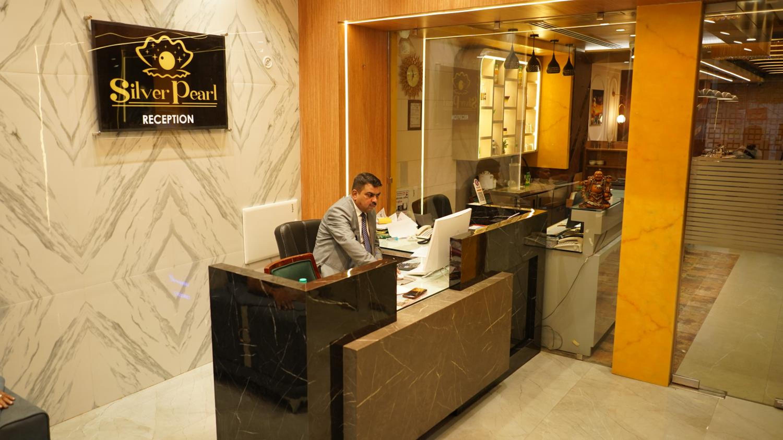 Lobby & Reception