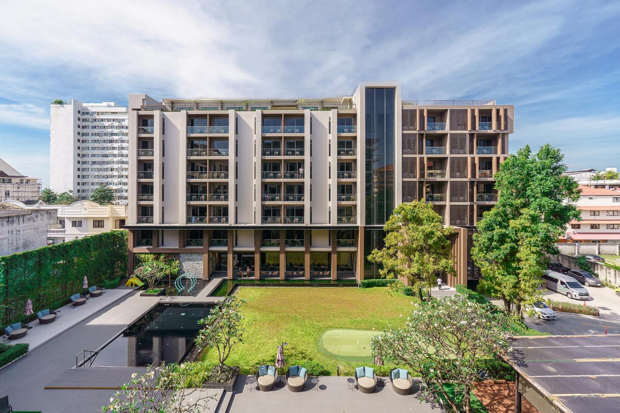 Hotel Fifth Pattaya Jomtien - Image 1