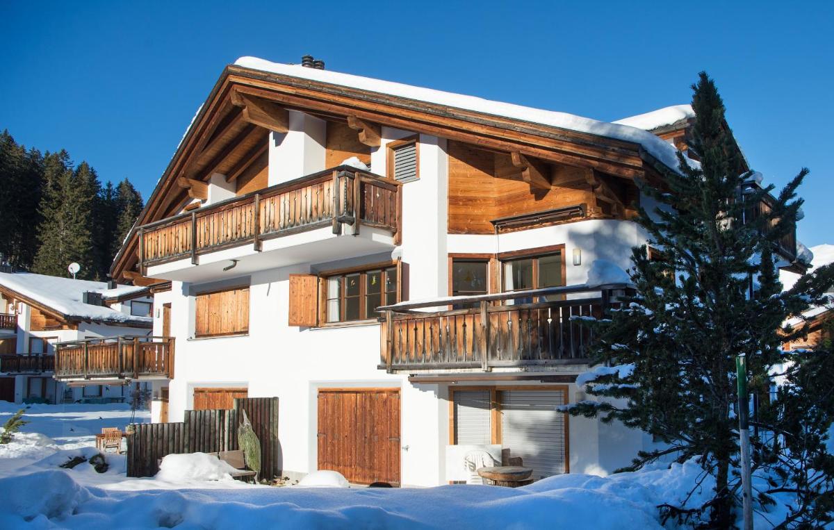 Prime location Apartment 300 meters lift