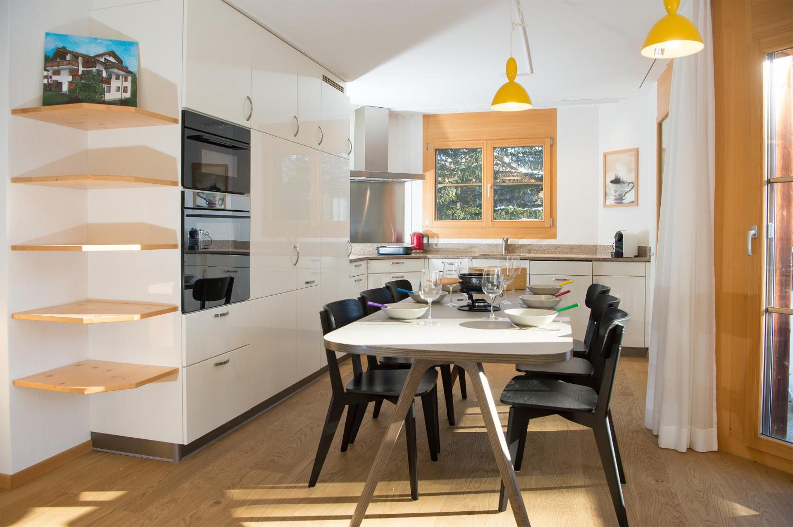 Prime location Apartment 300 meters lift