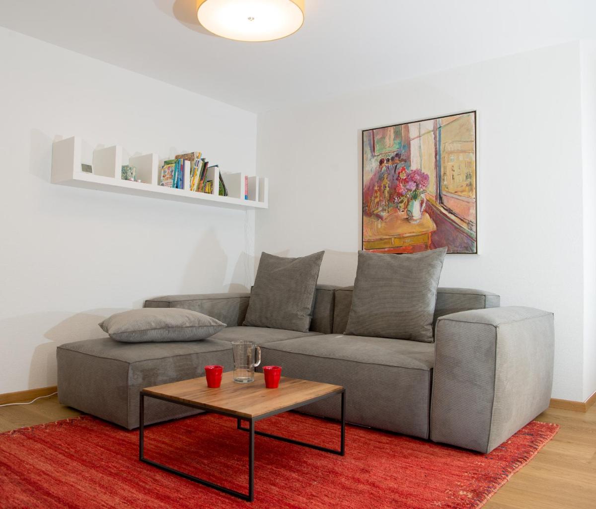Prime location Apartment 300 meters lift