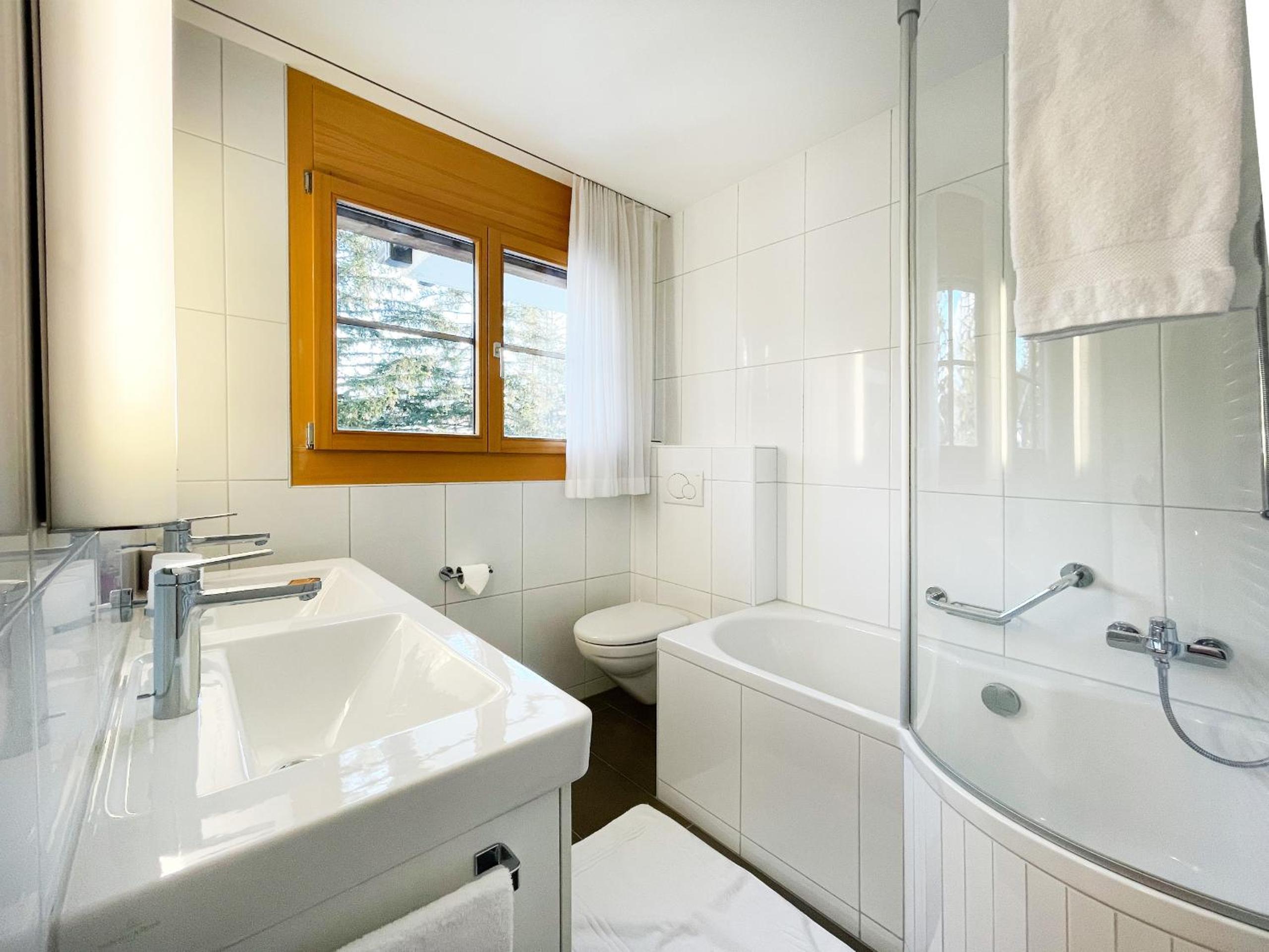 Prime location Apartment 300 meters lift