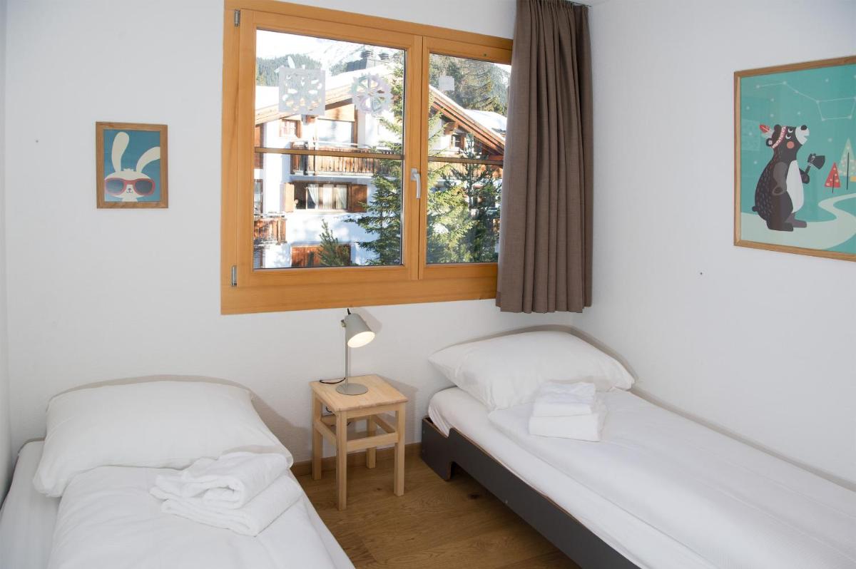 Prime location Apartment 300 meters lift