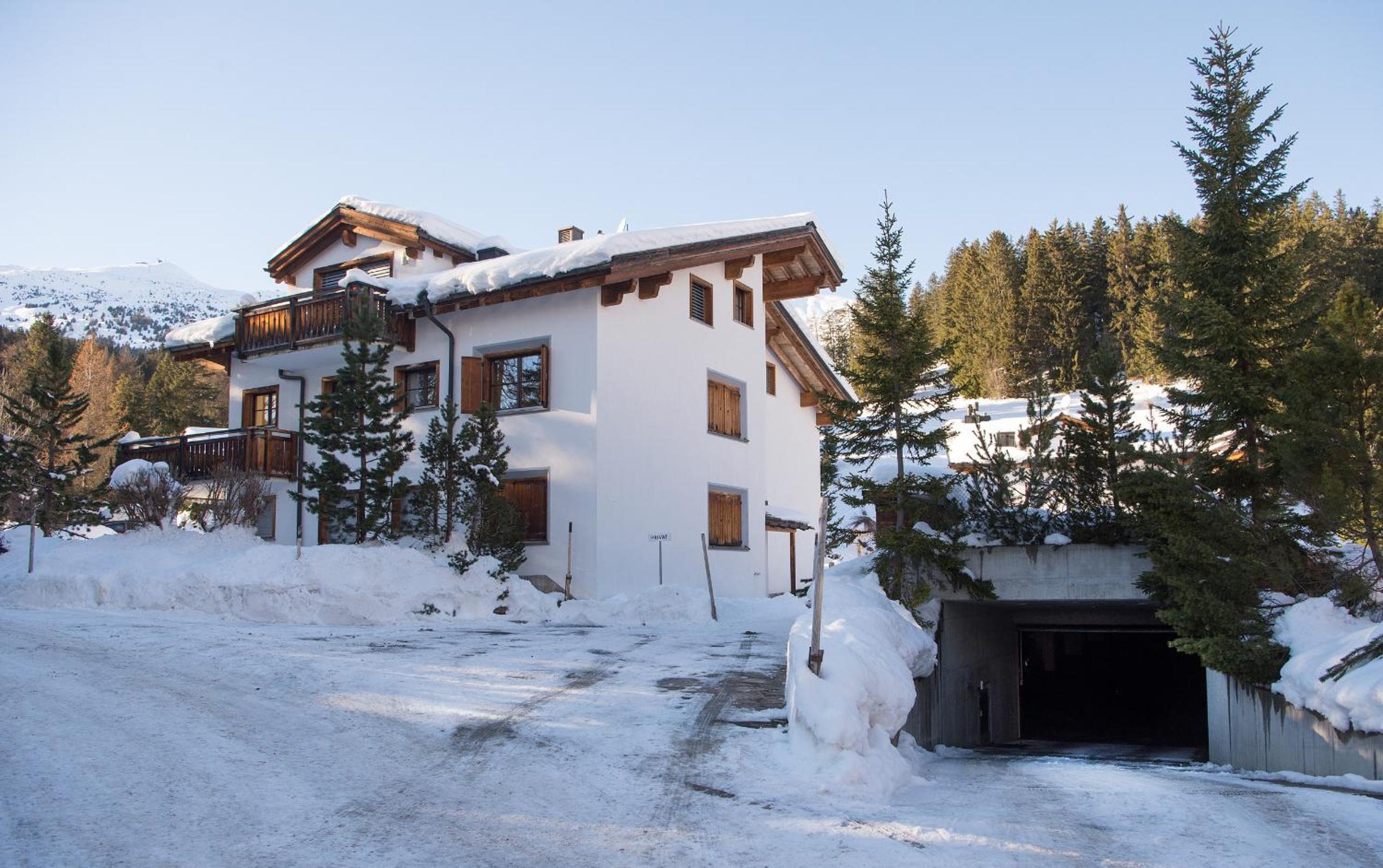 Prime location Apartment 300 meters lift