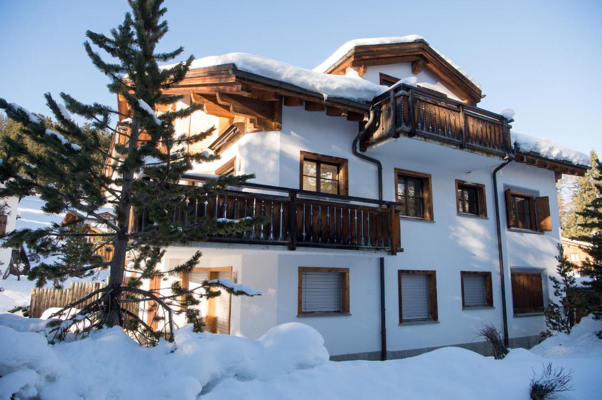 Prime location Apartment 300 meters lift