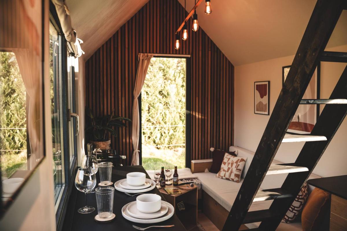 Tiny House Au Coeur de la Campagne Wallonne view 4