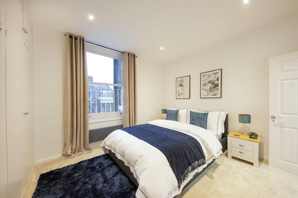 Stunning Hyde Park Apartment view 5