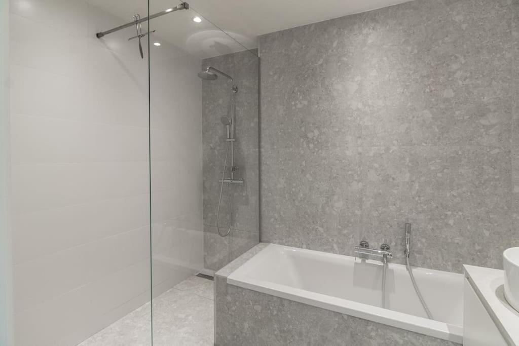 Classy flat with awesome view and great location!