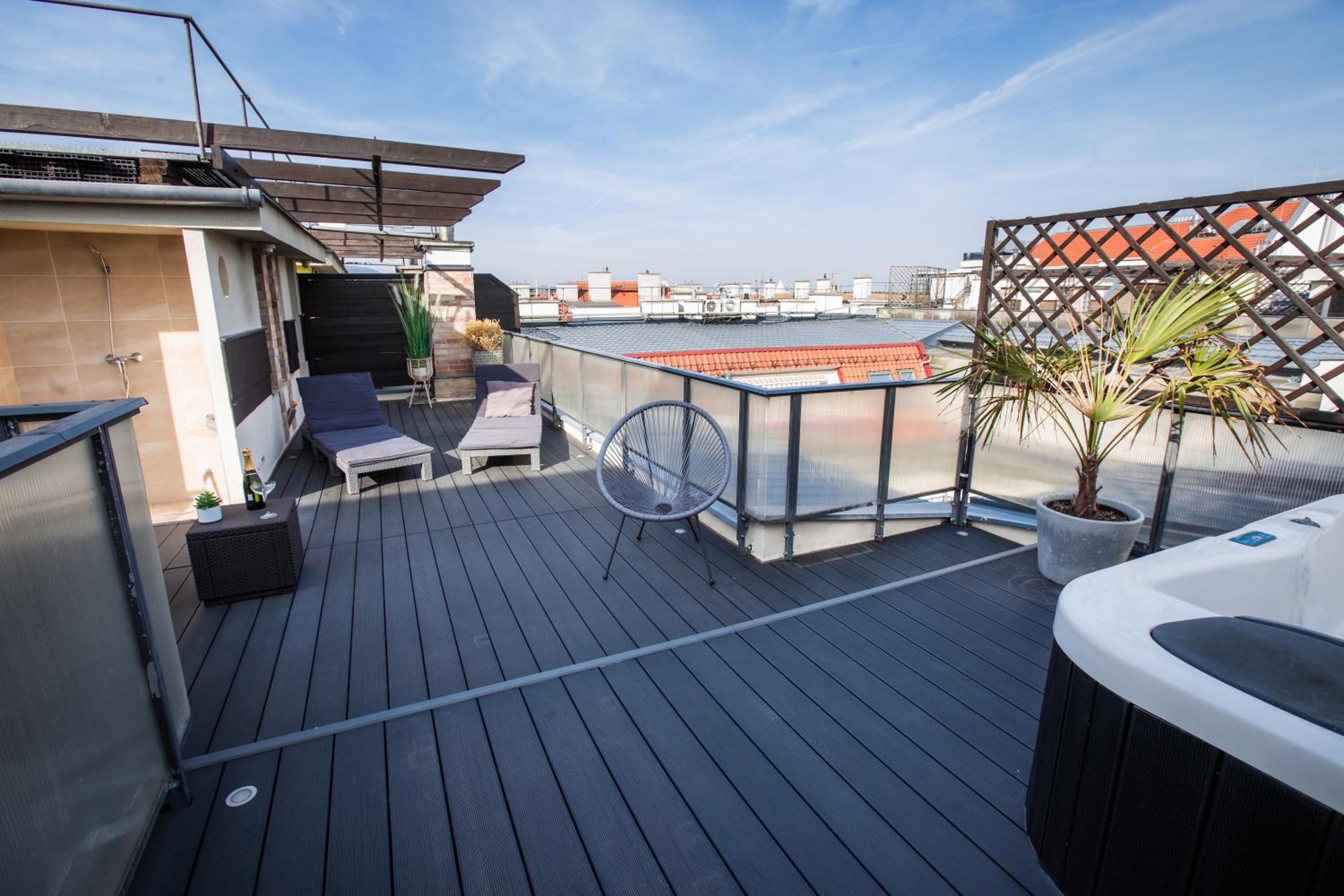 Triplex, Rooftop with Parlament view & Jacuzzi view 3
