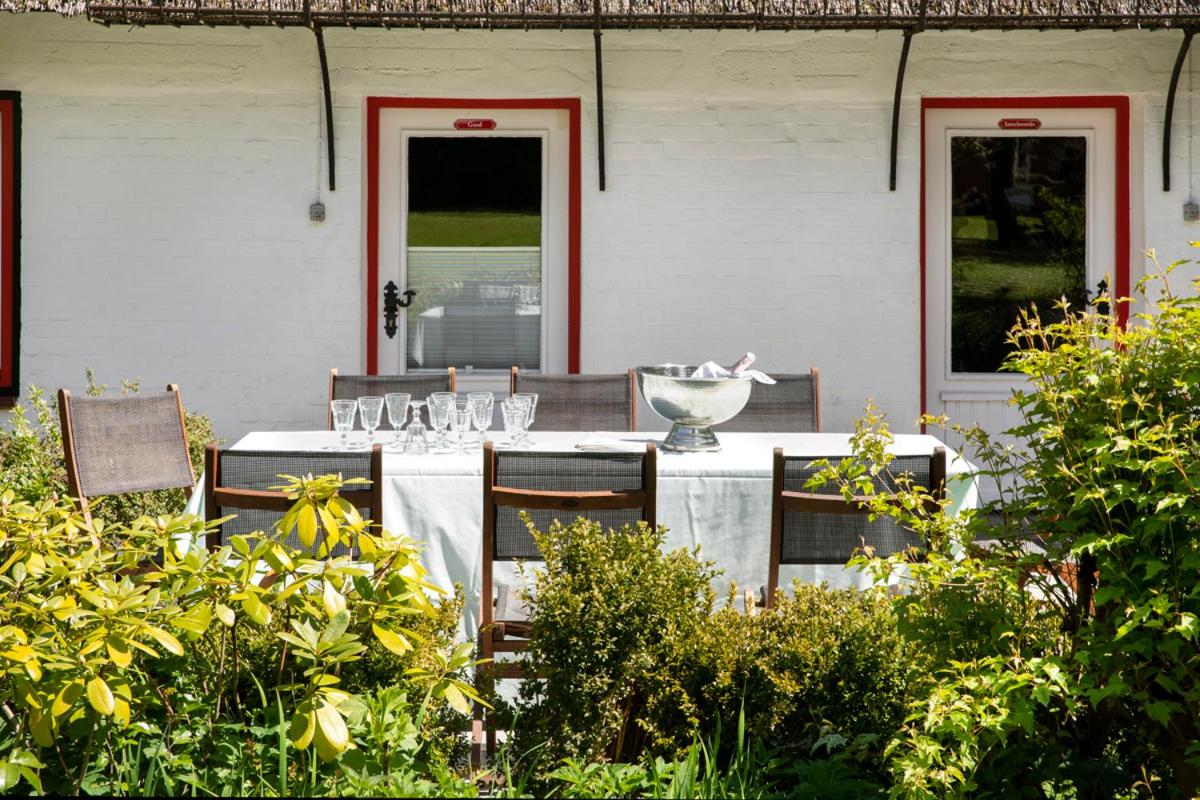 Reetdachhaus nahe der Ostsee mit Sauna und Garten