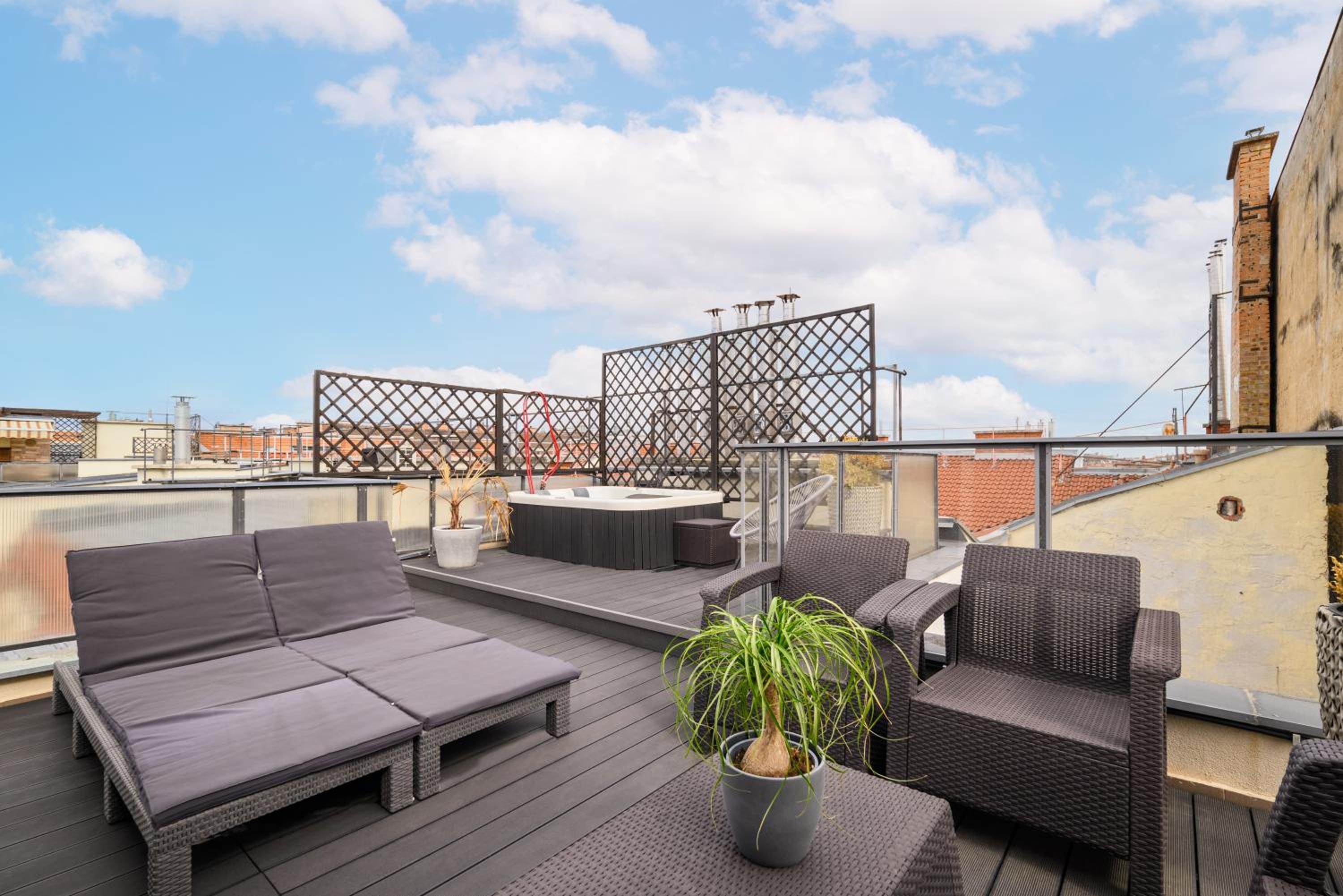 Triplex, Rooftop with Parlament view & Jacuzzi view 2
